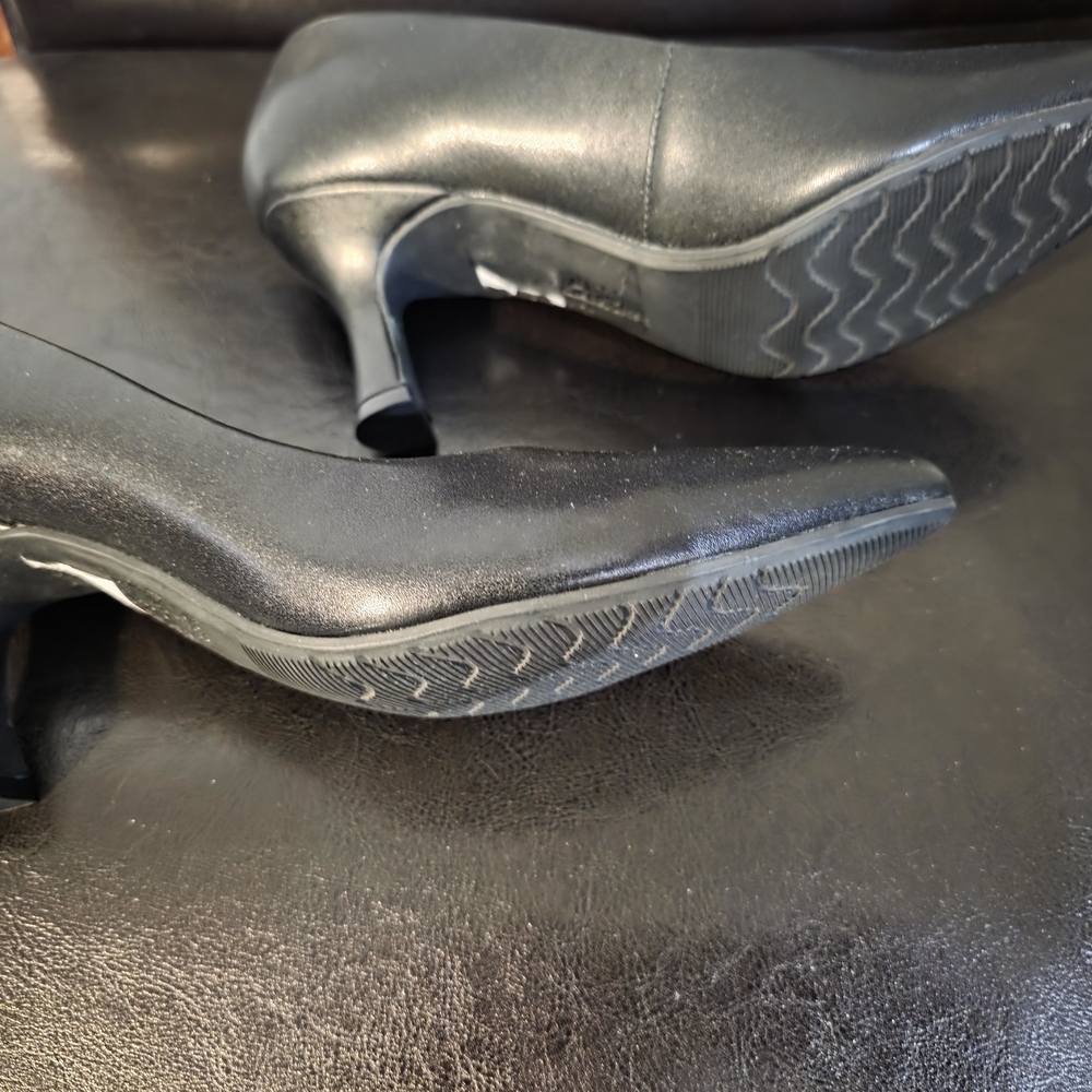Clarks Elegant Black Heels - Picture 3 of 6